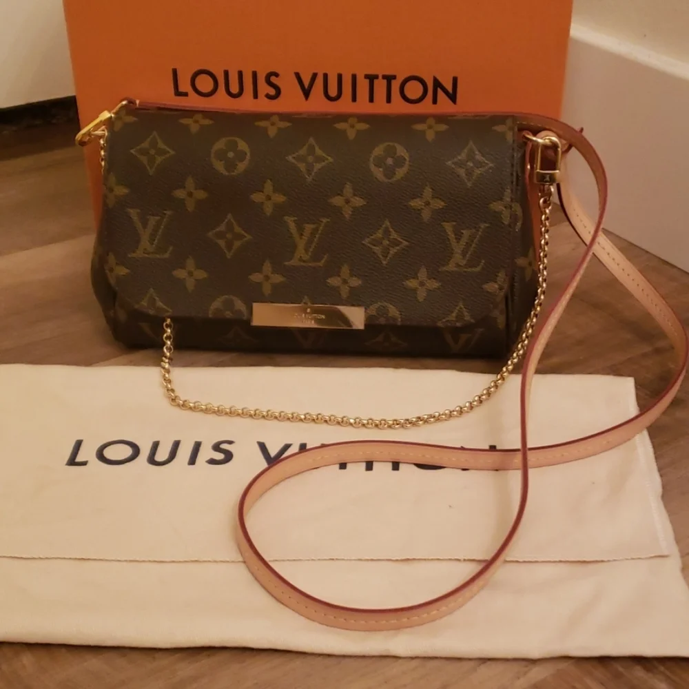 Louis Vuitton Favorite PM Monogram Canvas Crossbody Clutch NWT w/ Box Dust Bag